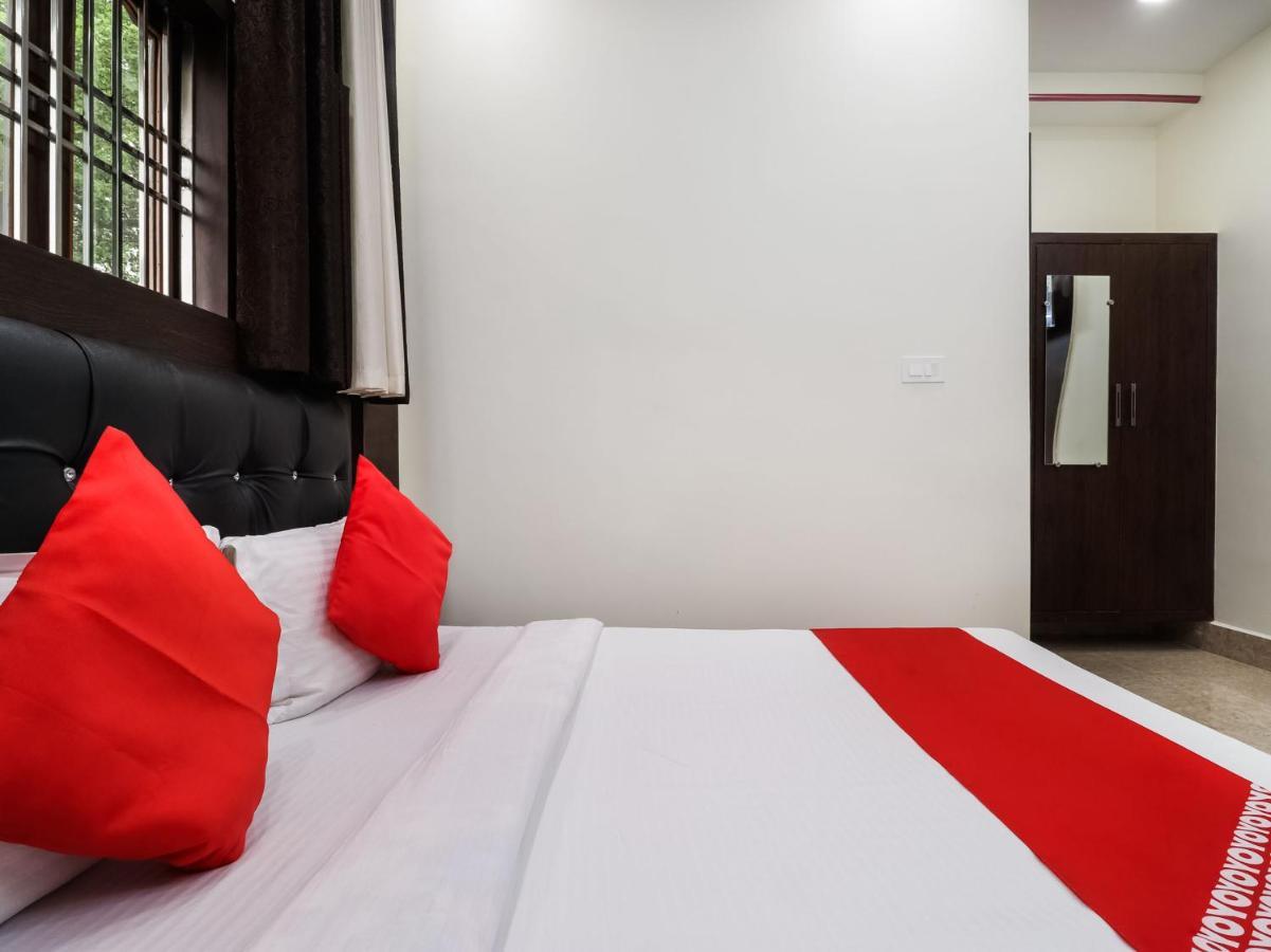 Oyo 77158 Hotel Swastik Palace Bhiwandi Esterno foto