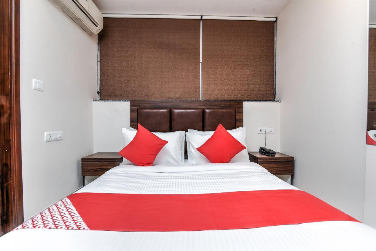 Oyo 77158 Hotel Swastik Palace Bhiwandi Esterno foto